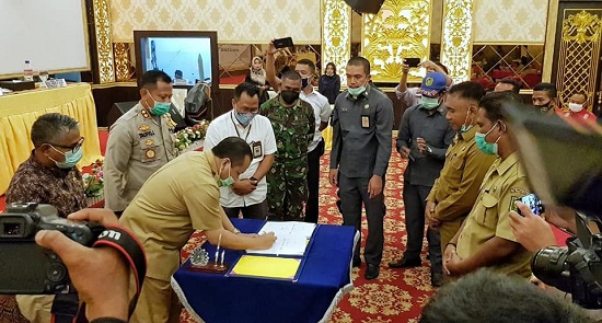 Cegah Karlahut Diwilayah Kepulauan Meranti, Bupati Teken MoU Program Desa Bebas Api Bersama PT. RAPP
